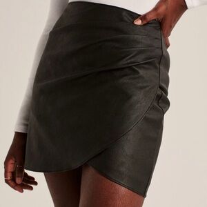 ABERCROMBIE Black Faux Leather Mini Skirt